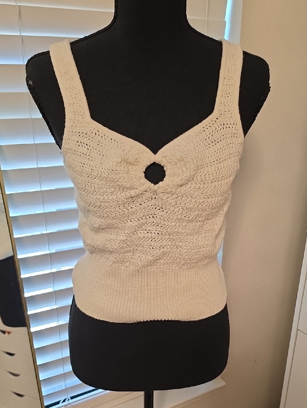 Abercrombie anf Fitch Women’s Cream Knit Tank Top with Front Keyhole